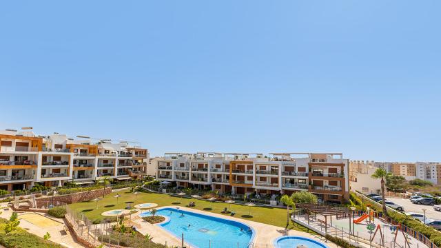 Villa en la popular zona de La Zenia en Orihuela Costa. - 12