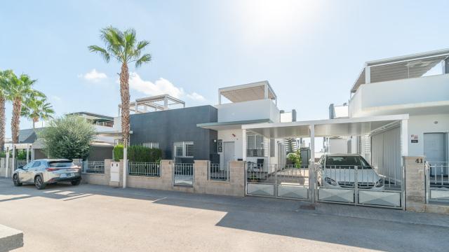 New apartment with a solarium in a residential complex in Pilar de la Horadada. - 20