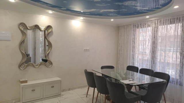 Апартаменты с дизайнерским ремонтом в 300 метрах от пляжа