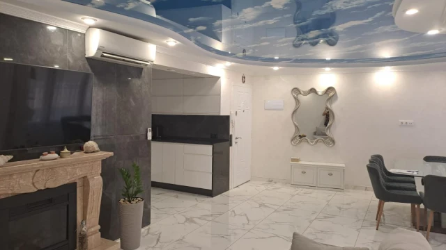 Апартаменты с дизайнерским ремонтом в 300 метрах от пляжа