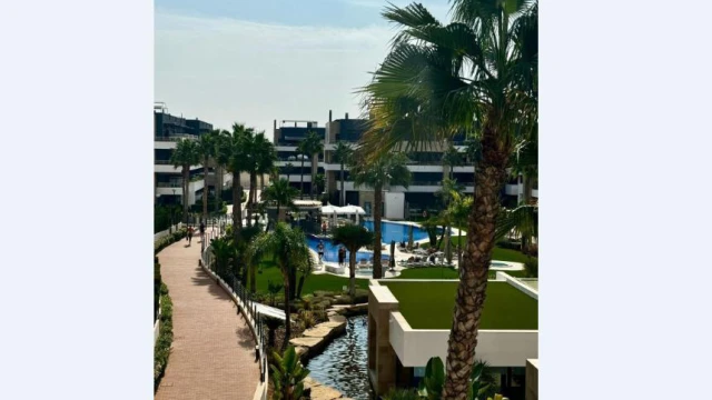 Простоная квартира с тремя спальнями в Ориуэла Коста