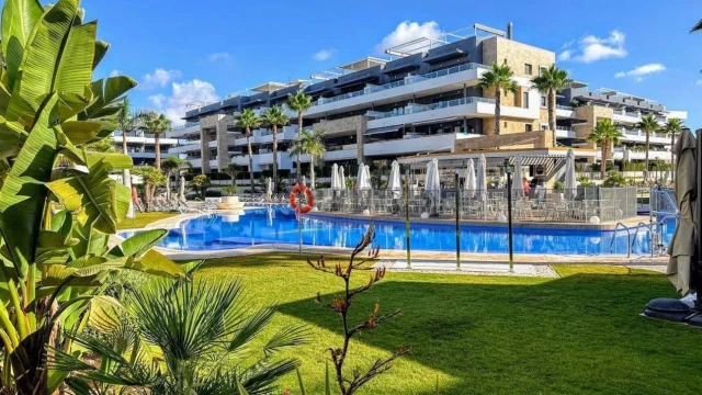 Простоная квартира с тремя спальнями в Ориуэла Коста