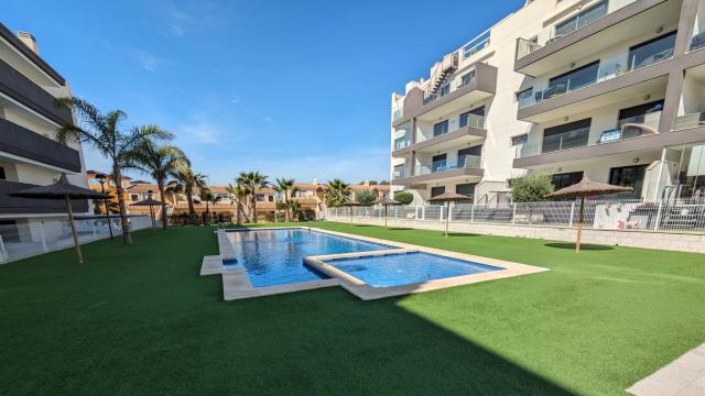 Casa adosada en una urbanización con piscina comunitaria. - 47