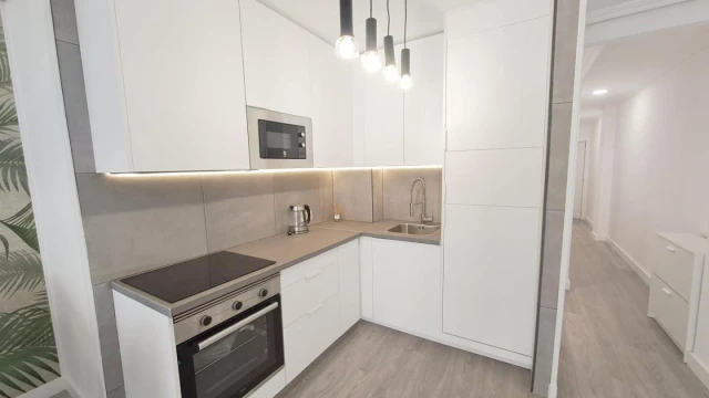 Šiuolaikiški, pilnai suremontuoti apartamentai su terasa ir dviem miegamaisiais