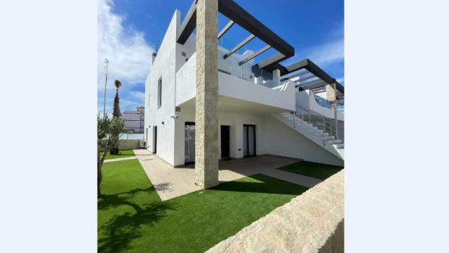 Mieszkanie z solarium i wspaniałymi widokami w Orihuela Costa