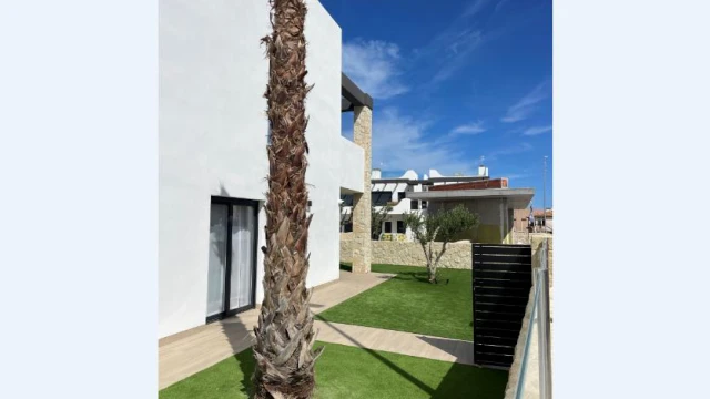 Mieszkanie z solarium i wspaniałymi widokami w Orihuela Costa