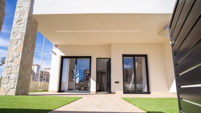 Новая квартира с садом в Pilar de la Horadada