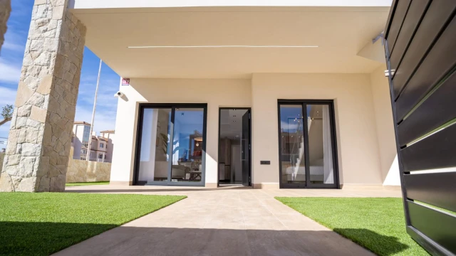 Дуплекс в новом комплексе в городе Пилар де ла Орадада