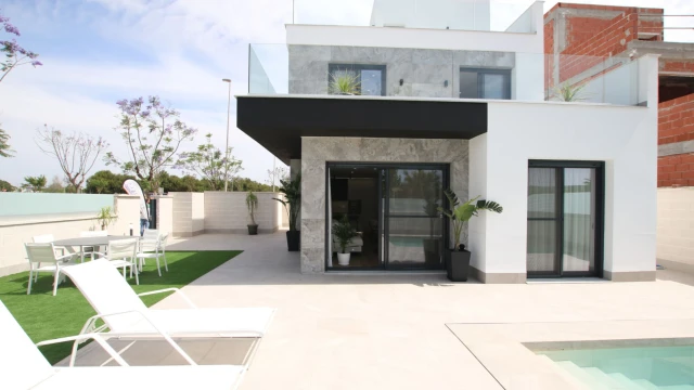 Новая вилла у моря в жилом комплексе в Pilar de la Horadada