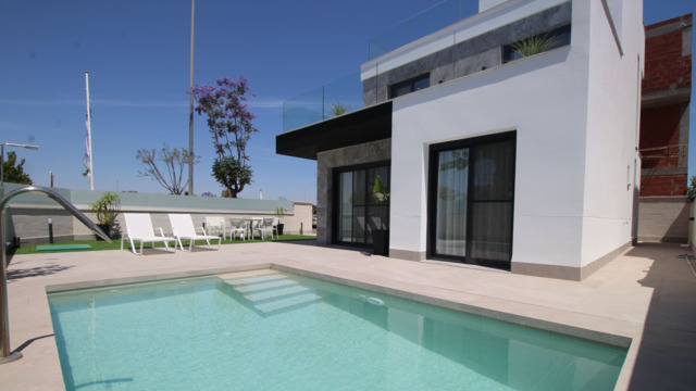 Новая вилла у моря в жилом комплексе в Pilar de la Horadada