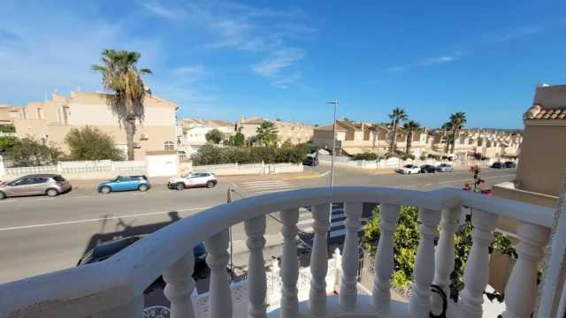 Таунхаус с трмя спальнями в городе Сьюдад-Кесада 