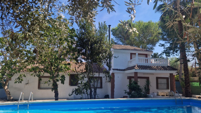 Уникальная вилла рядом с Ориуэлой