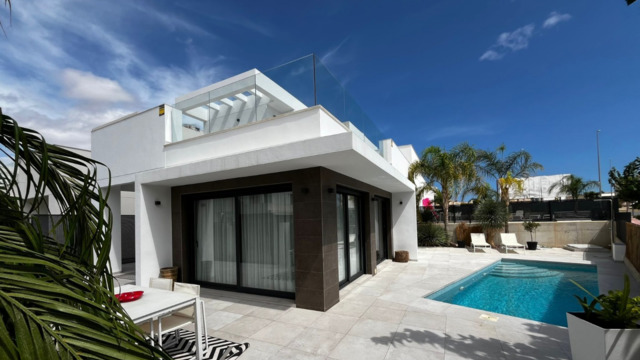 Spacious modern villa with pool and solarium in Torrevieja - 5