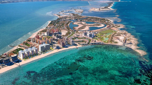 Апартаменты с тремя спальнями и видом на море в La Manga