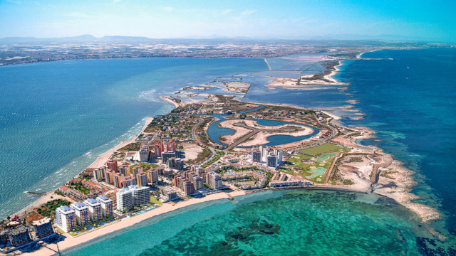 Апартаменты с тремя спальнями и видом на море в La Manga