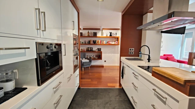 Эксклюзивная квартира с паркоместом в Торревьехе