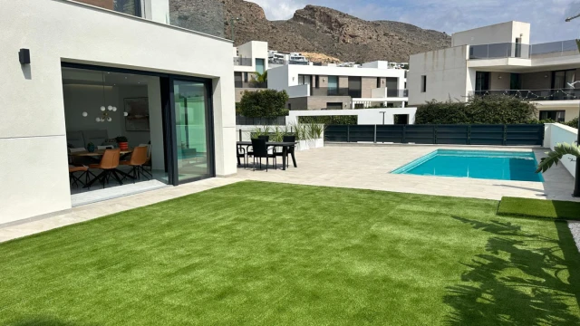 Новая вилла с четырьмя спальнями в городе Финестрат