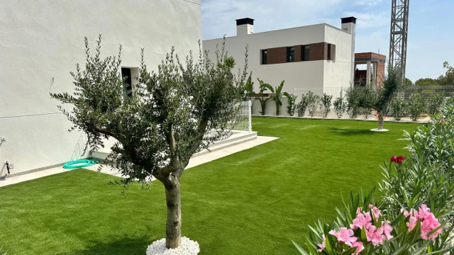 Новая вилла с четырьмя спальнями в городе Финестрат