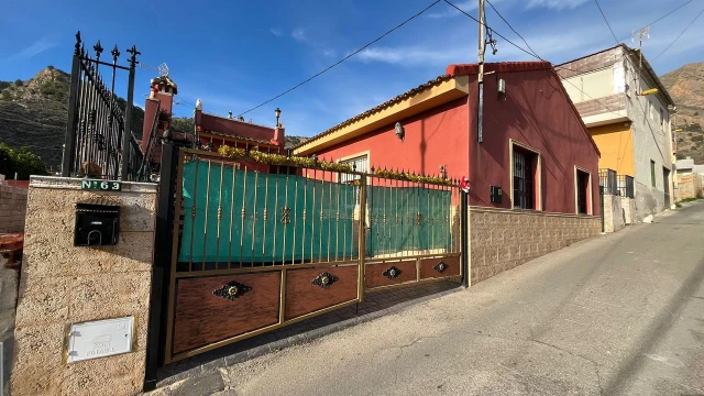 Уединенный дом в городе Ориуэла