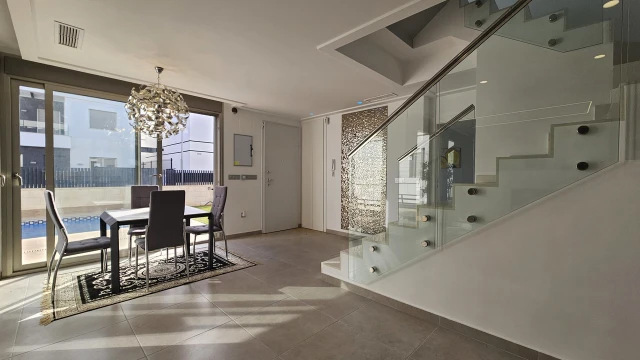 Роскошная отдельно стоящая вилла в Вильямартине