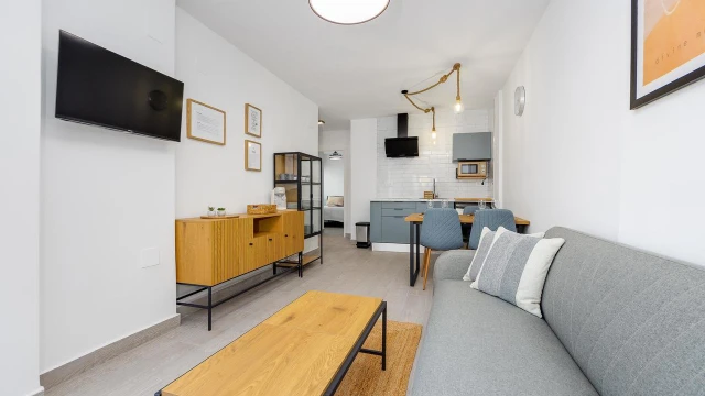 Отремонтированная вилла с бассейном теннисным кортом и частной парковкой