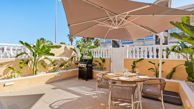 Стильная квартира на первом этаже с террасой