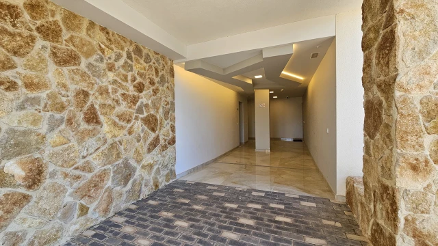 Apartamento de Lujo de 2 Habitaciones con Vista a la Piscina