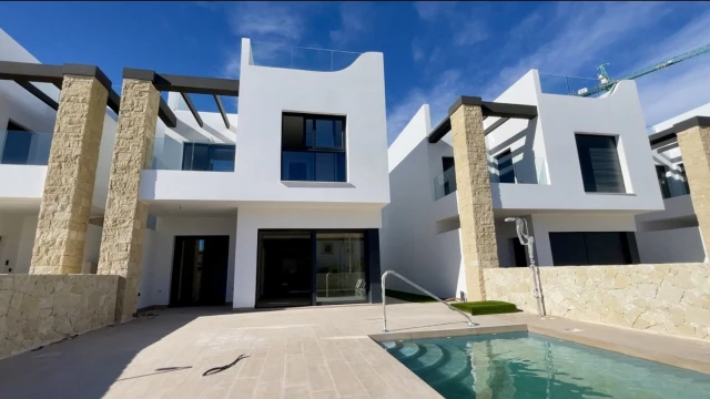 Побережье Элегантность Роскошная 3комнатная квартира с бассейном и гаражом