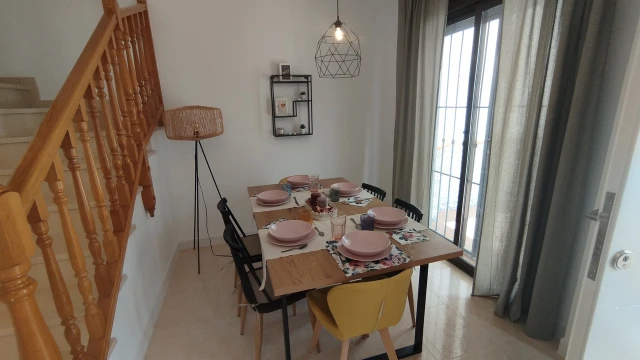 Отремонтированный таунхаус с просторной садовой террасой