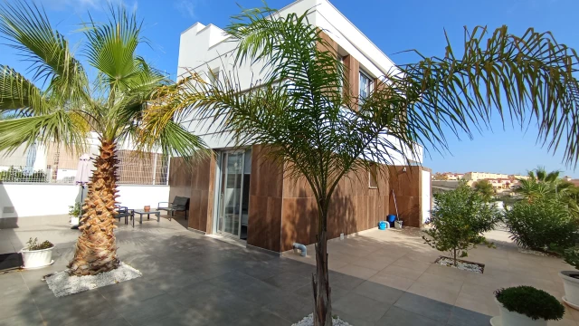 Роскошная вилла с Частным Бассейном в ЛасФилипинас