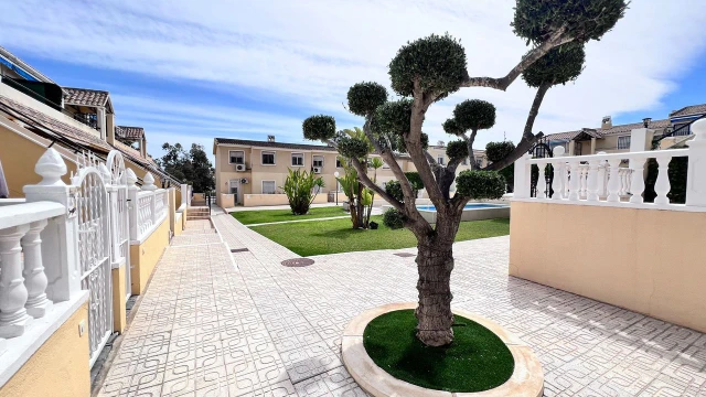 Очаровательная Квартира на Верхнем Этаже с Видом на Гольфполе