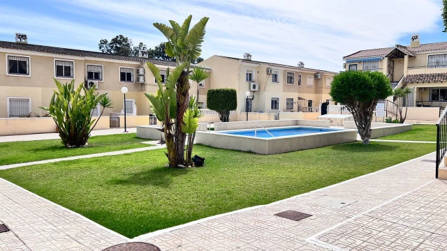 Очаровательная Квартира на Верхнем Этаже с Видом на Гольфполе