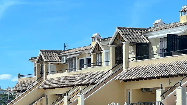 Очаровательная Квартира на Верхнем Этаже с Видом на Гольфполе