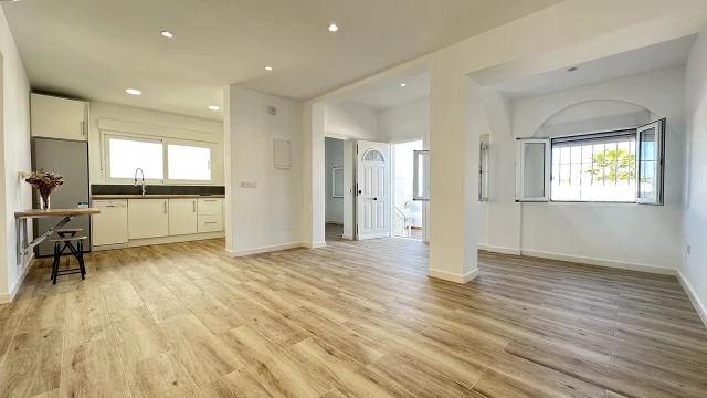 Отремонтированная вилла в СанЛуисе с бассейном барбекю и парковкой