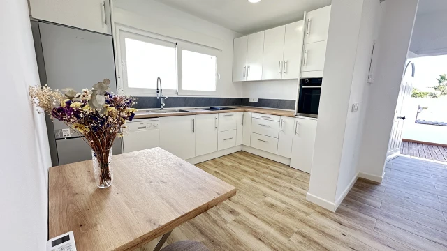 Отремонтированная вилла в СанЛуисе с бассейном барбекю и парковкой