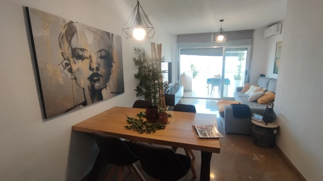 Стильный пентхаус с южным расположением недалеко от моря