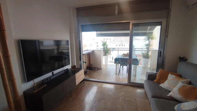 Стильный пентхаус с южным расположением недалеко от моря