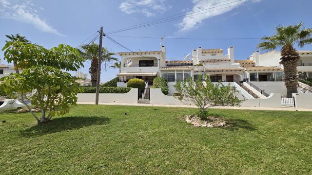 Adjacent house on the seafront, Punta Prima district - 14