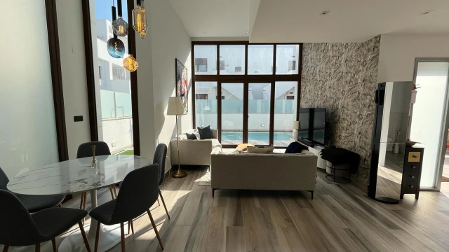 Villa de Lujo con Vistas Impresionantes en Torrevieja