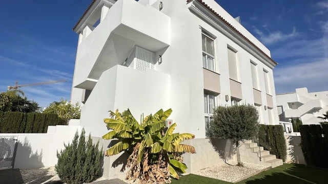 Bungalow de lujo en Ciudad Quesada, Kesada, Alicante, amueblado con 2 dormitorios, terraza y jardín.