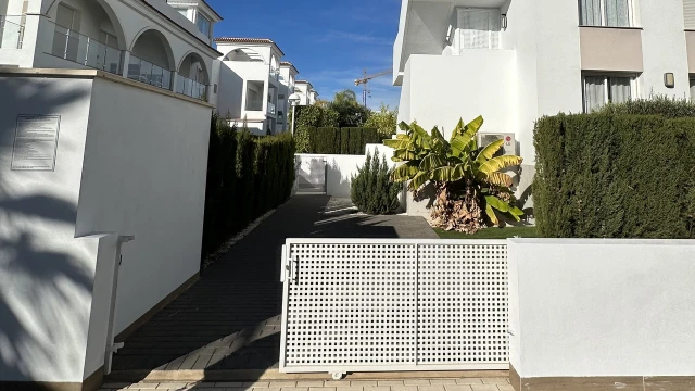 Bungalow de lujo en Ciudad Quesada, Kesada, Alicante, amueblado con 2 dormitorios, terraza y jardín.
