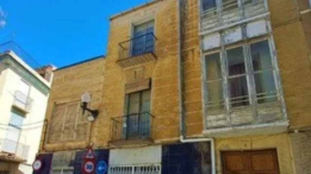 Историческое Здание с Коммерческим Помещением и Апартаментами в Ориуэла