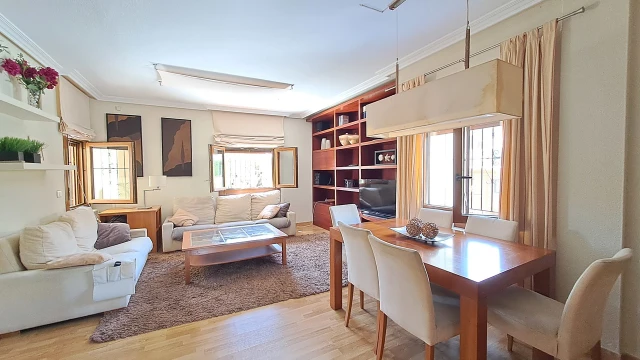 Впечатляющая вилла с частным бассейном в СантьягоделаРибера