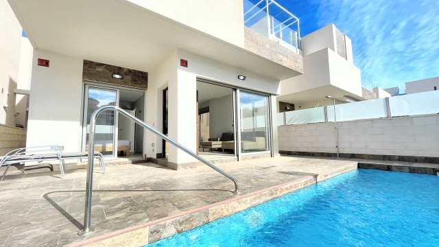 Современная вилла с 3 спальнями частным бассейном и потрясающими видами