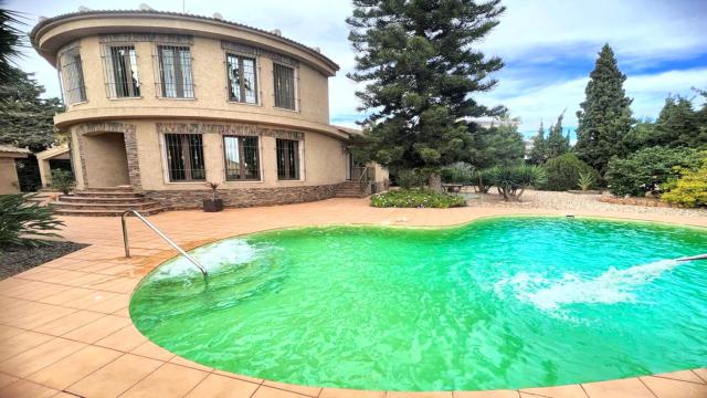 "Luxury Villa with Elegant Decor, 2 Buildings, Emerald Pool, Sauna, Garden, Terrace, BBQ Area"