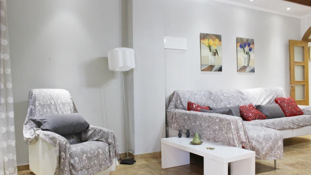 Потрясающая отреставрированная квартира на первой береговой линии с террасой