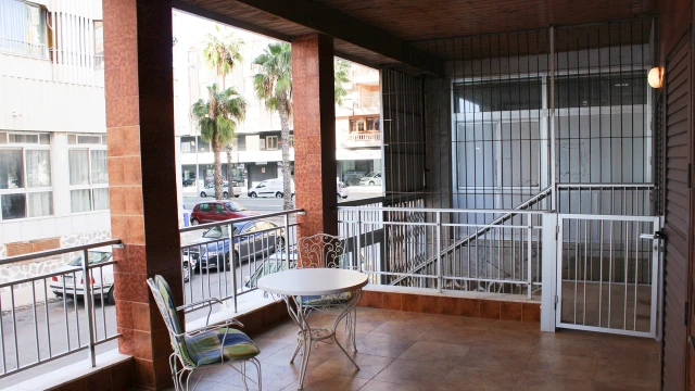 Потрясающая отреставрированная квартира на первой береговой линии с террасой