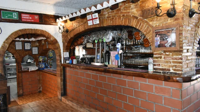 Процветающий бар и ресторан с потрясающими видами