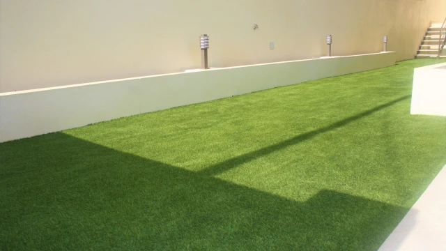 Недвижимость в Лос-Альтосе (рядом с Лос-Бальконес). Коттедж на участке в 166 м2 с гаражом, бассейном и солярием, 3-4 спальни,