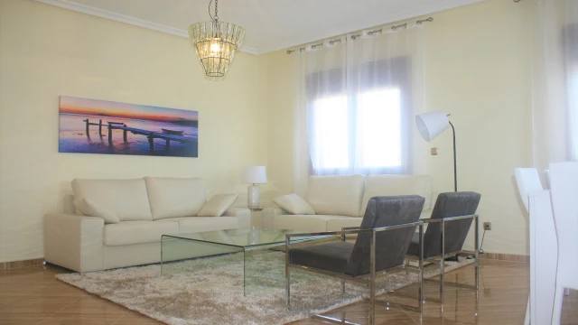 "Виллы с бассейном возле Лос Бальконес, Лос Альтос, Коста Бланка. 3 спальни, 4 ванные, гараж. Пляж и сервисы недалеко. 480000